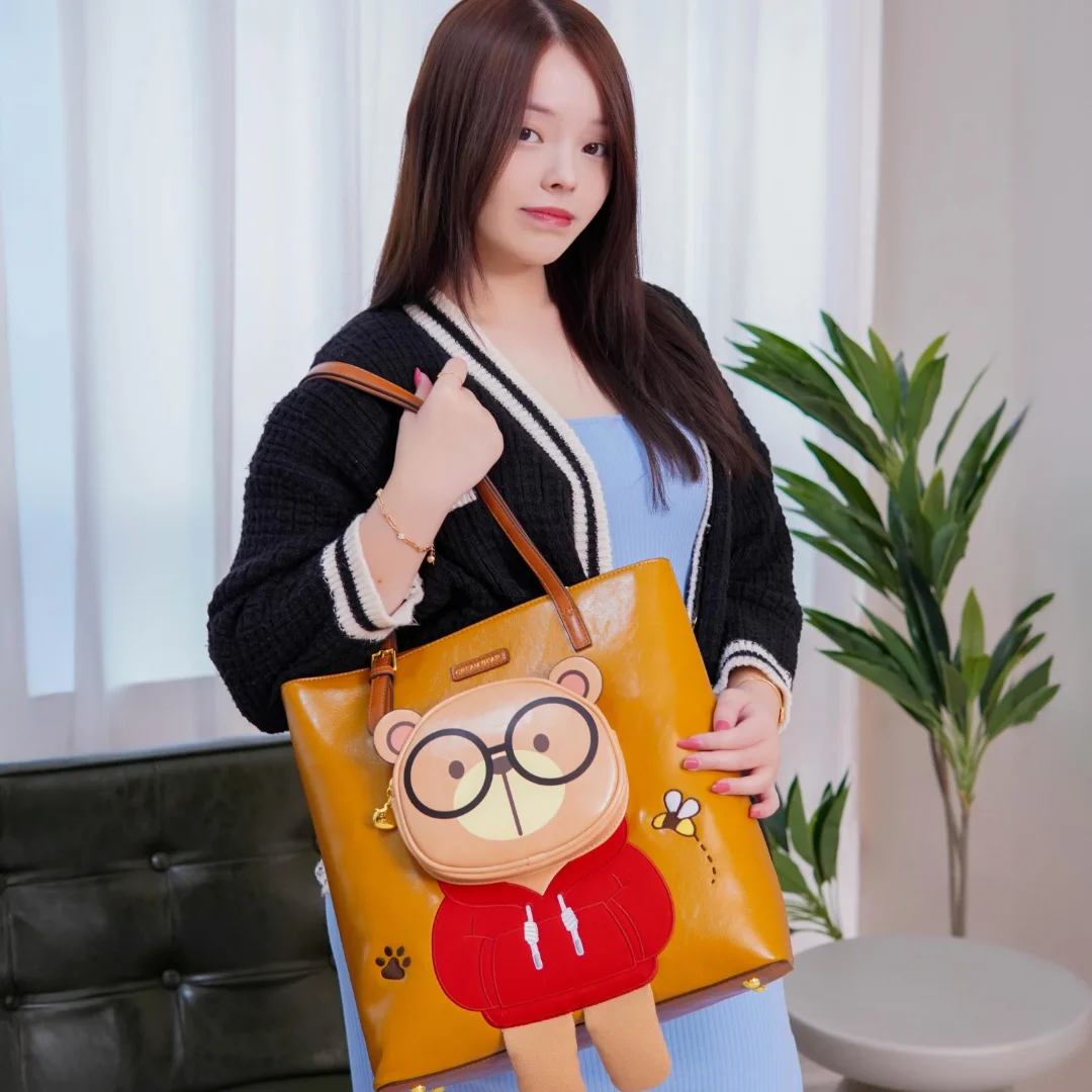 ✨ Bolso Maxi Tote Cream Bear "3D Red Bear" – Tamaño Oficio 🐻💼